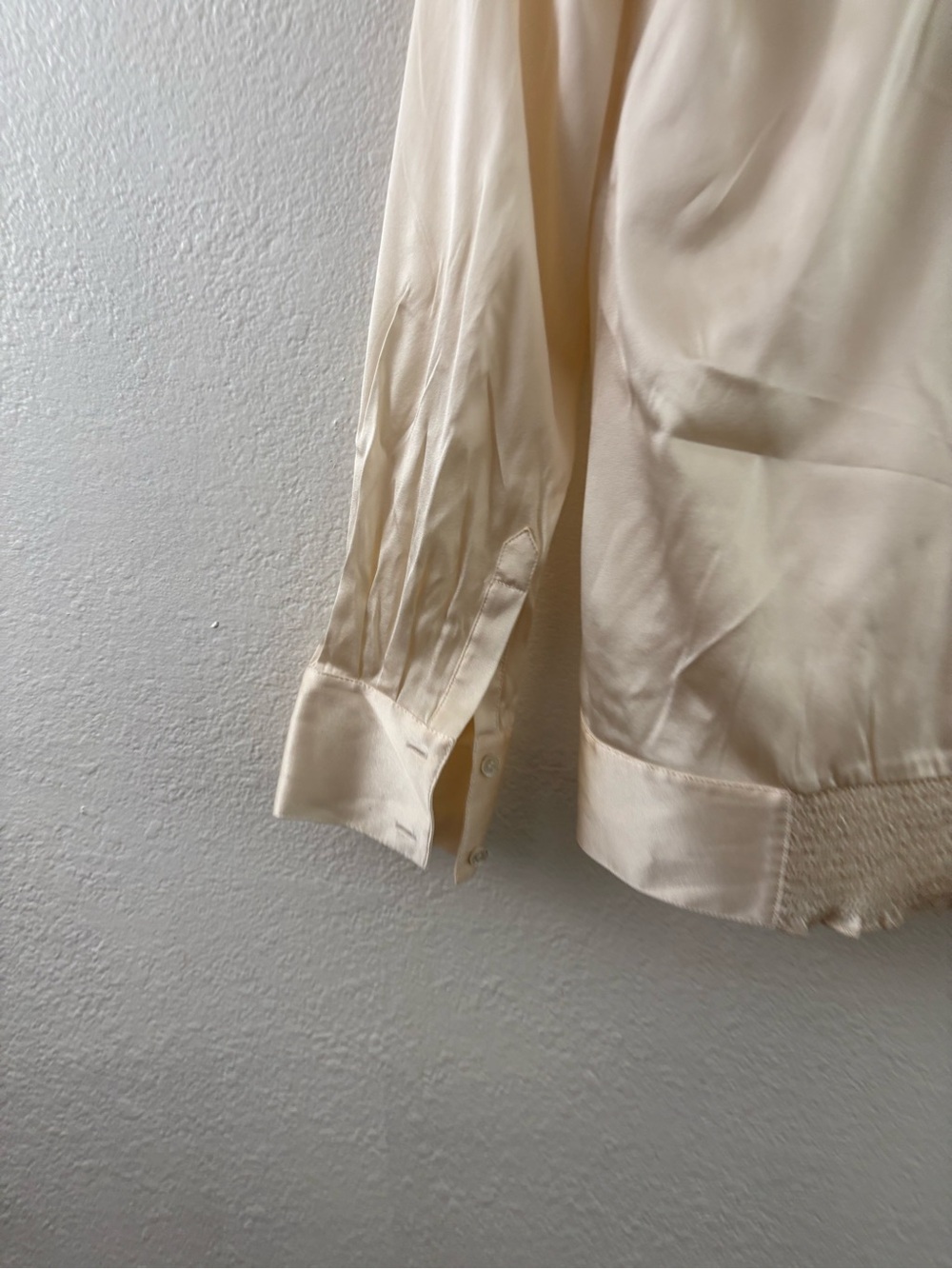 BCBGMAXAZRIA ivory satin long sleeve blouse drapey wrap-front design size S - Picture 6 of 8